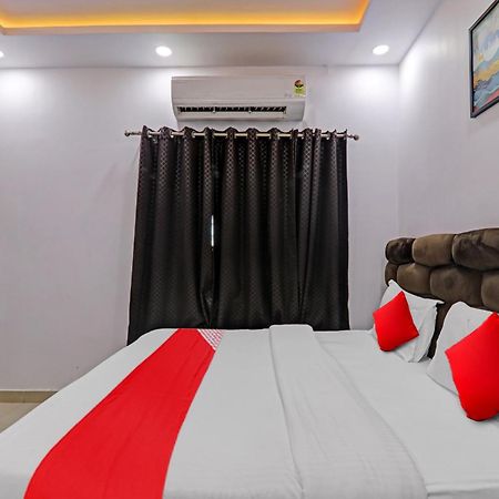 Oyo Flagship 81064 Chaudhary In Hotell Gorakhpur Exteriör bild
