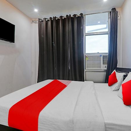 Oyo Flagship 81064 Chaudhary In Hotell Gorakhpur Exteriör bild