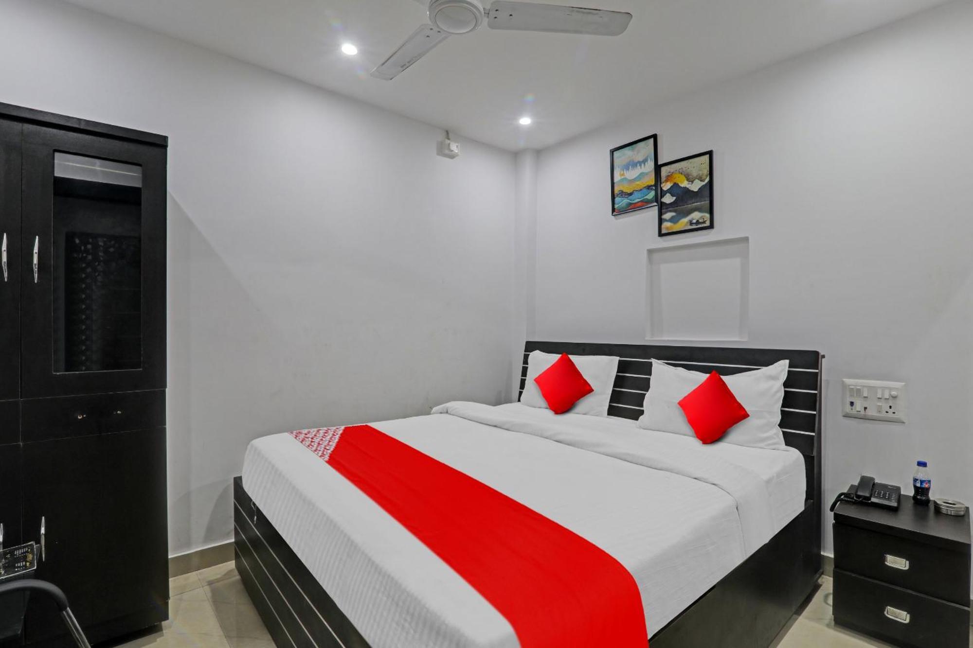 Oyo Flagship 81064 Chaudhary In Hotell Gorakhpur Exteriör bild