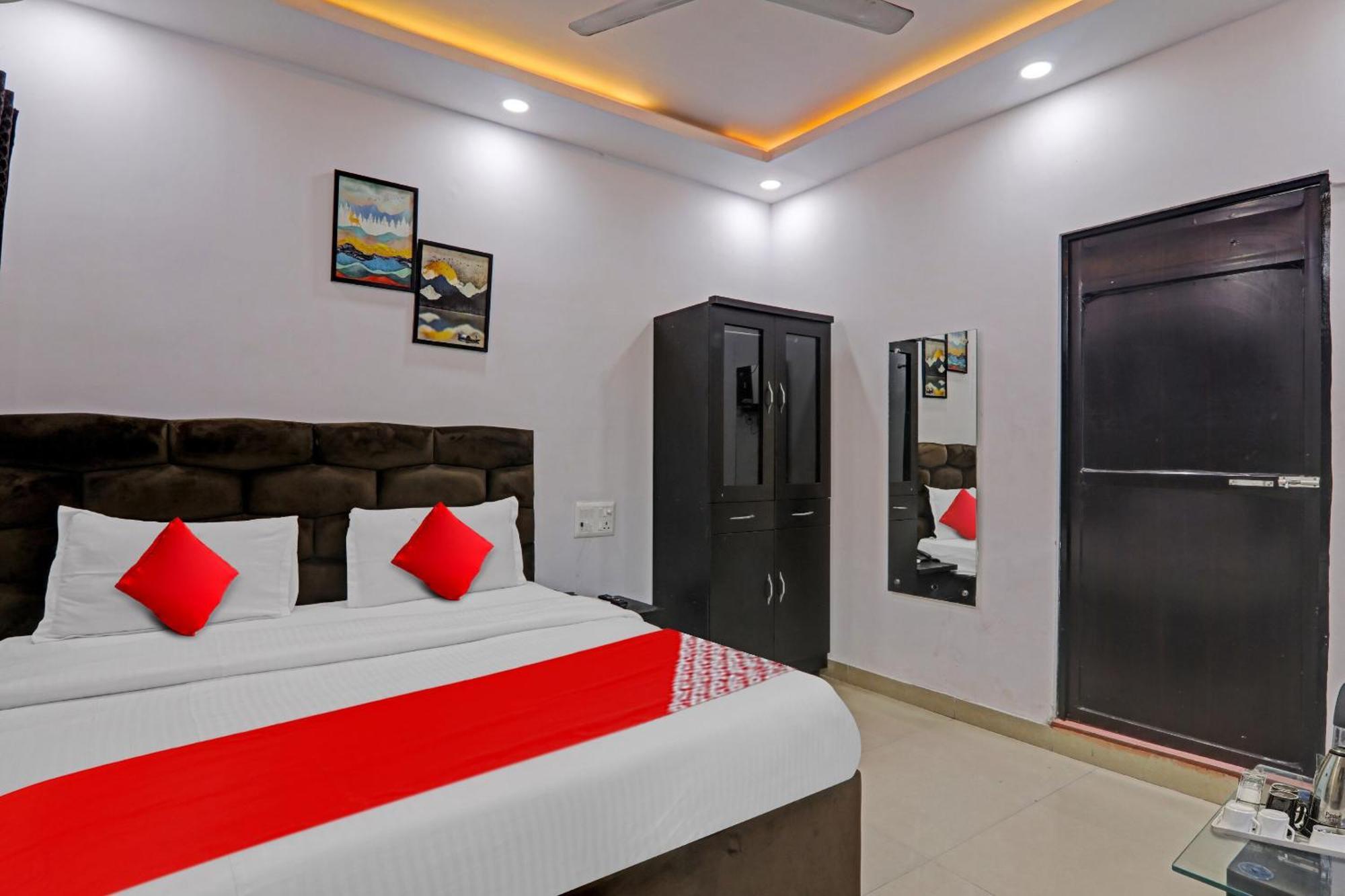 Oyo Flagship 81064 Chaudhary In Hotell Gorakhpur Exteriör bild
